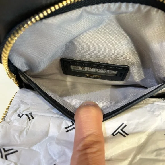 NWT TUMI Kendal Black Crossbody Bag- leather. - Picture 6 of 9
